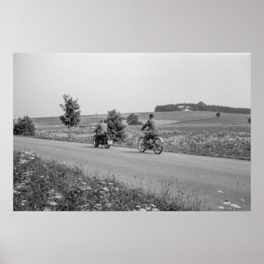 Schwarz-Weiß-Motorrad 1968 Poster (Vorne)