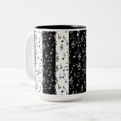 Schwarz-Weiß-Musikstreifen Zweifarbige Tasse (Vorderseite Links)