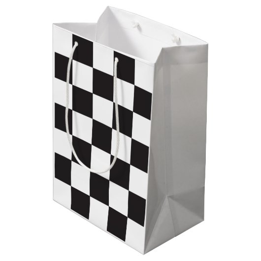 Schwarz-Weiß-Muster der karierten Platine Abstrakt Mittlere Geschenktüte (Rückseite Schrägansicht)