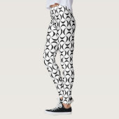 Schwarz-Weiß-Muster Leggings (Links)