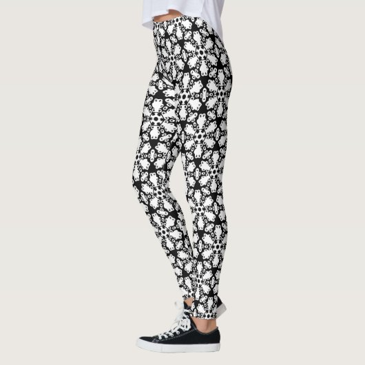 Schwarz-Weiß-Muster Leggings (Links)