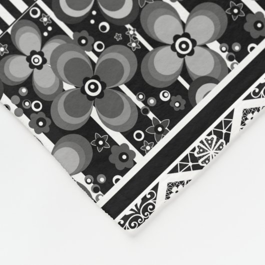 Schwarz-Weiß-Muster mit Spitzen und Patchwork Fleecedecke (Ecke)