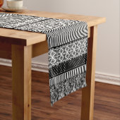 Schwarz-Weiß-Muster mit Spitzen und Patchwork Kurzer Tischläufer (Beispiel)