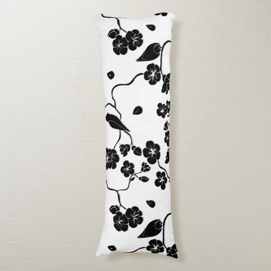 Schwarz-Weiß-Muster Vögel auf Kirschblüten Seitenschläferkissen (Vorderseite Vertikal)