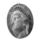 Schwarz-Weiß-Nah-up-Freiheitsstatue Dartscheibe (Vorderseite rechts)