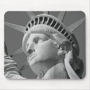 Schwarz-Weiß-Nah-up-Freiheitsstatue Mousepad
