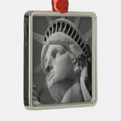 Schwarz-Weiß-Nah-up-Freiheitsstatue Silbernes Ornament (Rechts)