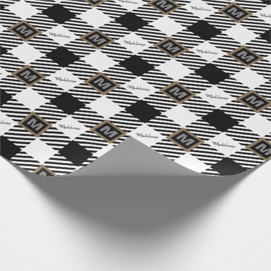 Schwarz-Weiß-Name + Buffalo-Karo-Monogramm Geschenkpapier (Ecke)