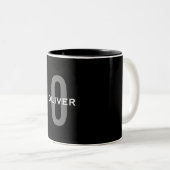 Schwarz-Weiß-Name der personalisierten Monogramm Zweifarbige Tasse (VorderseiteRechts)