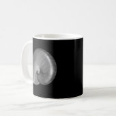 Schwarz-Weiß-Nautilus-Muschel Kaffeetasse (Vorderseite Links)