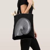Schwarz-Weiß-Nautilus-Muschel Tasche (Von Nahem)