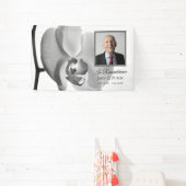 Schwarz-Weiß-Orchideenfeier zur Beerdigung des Leb Banner (InSitu)