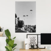 Schwarz-Weiß-Paratrooper-Show 1968 mit Crowd Poster (Heimbüro)