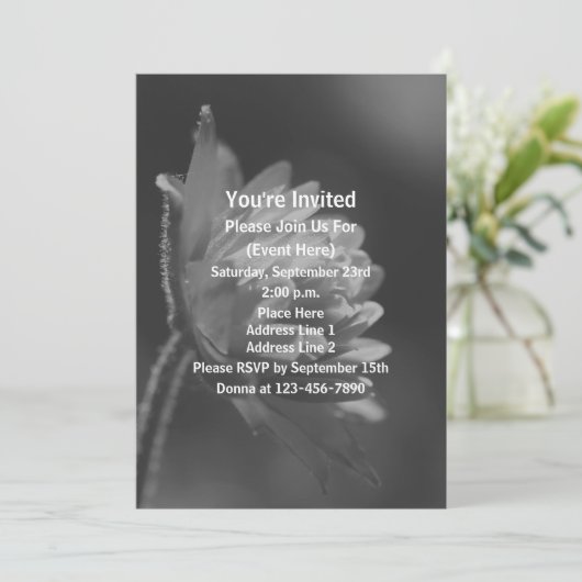 Schwarz-Weiß-Party mit sonniger Blume Einladung (Stehend Vorderseite)