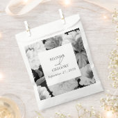 Schwarz-Weiß-Peonies-Hochzeit Geschenktütchen (Ausgeschnitten)