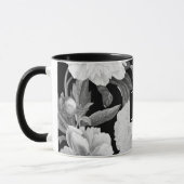 Schwarz-Weiß-Peony-Monogramm Tasse (Links)