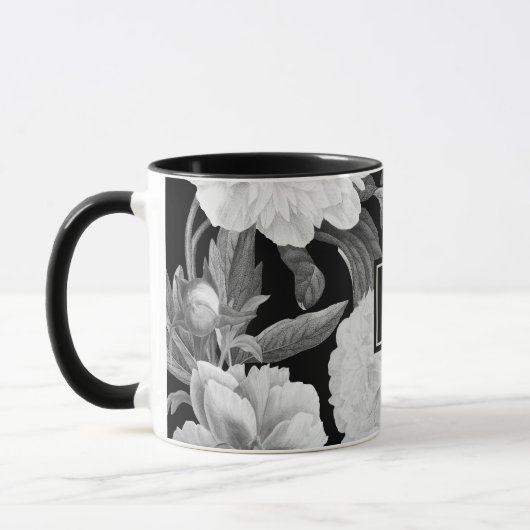 Schwarz-Weiß-Peony-Monogramm Tasse (Links)