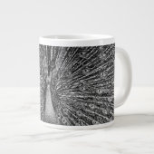 Schwarz-Weiß-Pfau Jumbo-Tasse (Vorderseite Rechts)