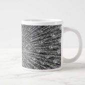 Schwarz-Weiß-Pfau Jumbo-Tasse (Rechts)