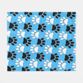 Schwarz-Weiß-Pfoten auf blauem Hintergrund Fleecedecke (Vorderseite (Horizontal))
