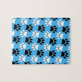Schwarz-Weiß-Pfoten auf blauem Hintergrund Puzzle (Horizontal)
