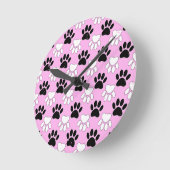 Schwarz-Weiß-Pfoten auf rosa Untergrund Runde Wanduhr (Winkel)