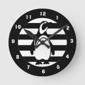 Schwarz-Weiß-Pinguin und Streifen Runde Wanduhr (Vorderseite)