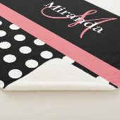Schwarz-weiß Pink Monogram Script Polka Dot Sherpadecke (3/4)