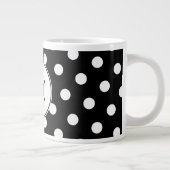 Schwarz-Weiß-Polka-Dot-Monogramm Jumbo-Tasse (Rechts)