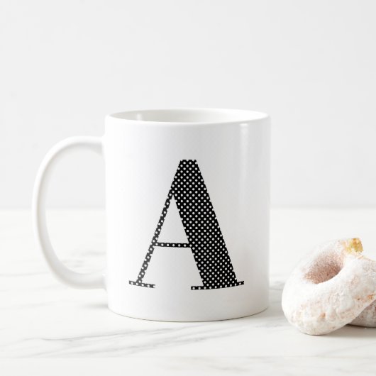 Schwarz-Weiß-Polka-Dot-Monogramm Kaffeetasse (Mit Donut)
