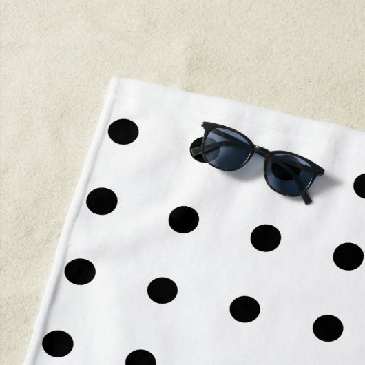 Schwarz-Weiß-Polka-Dot Strandtuch (Beispiel)
