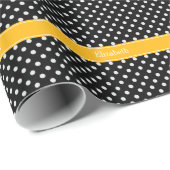 Schwarz-weiß Polka Dots Goldenrod Name Monogram Geschenkpapier (Rolleneckpunkt)