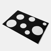 Schwarz-Weiß-Polka-Dotter Außenrug Fußmatte (Schrägansicht)