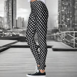 Schwarz-Weiß-Polka-Punkte Leggings<br><div class="desc">Fügen Sie Ihrem Kleiderschrank eine spielerische Touch mit diesen schwarz-weißen Polka-Punkten-Leggings hinzu. Diese Leggings mit zeitlosen Retro-inspirierten Mustern verbinden klassischen Charme mit modernem Stil. Sie wurden von Alma Wad entworfen und eignen sich perfekt für alle, die einen lustigen und kühlen Modeauftritt machen möchten. Ob für lässige Bekleidung, Yoga oder einfach...</div>