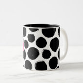 Schwarz-Weiß-Polka-Punkte mit Individuelle Name Zweifarbige Tasse (VorderseiteRechts)
