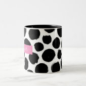 Schwarz-Weiß-Polka-Punkte mit Individuelle Name Zweifarbige Tasse (Mittel)