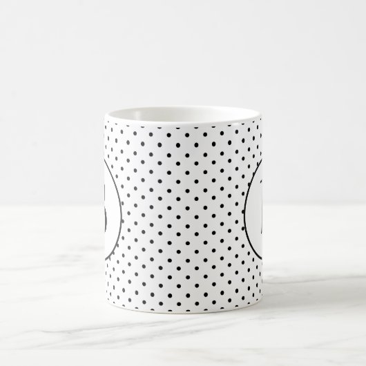 Schwarz-Weiß-Polka-Punkte mit Monogramm Kaffeetasse (Mittel)