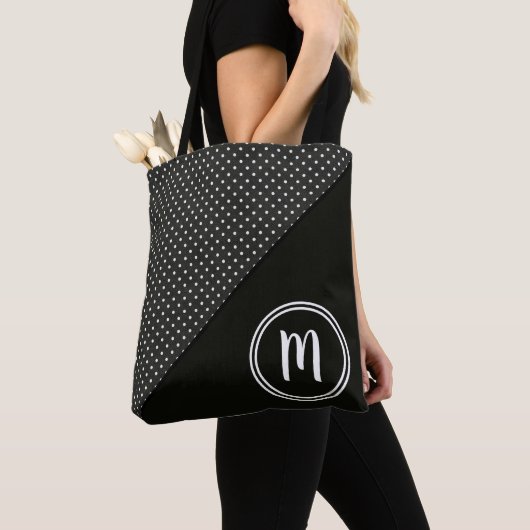 Schwarz-Weiß-Polka-Punkte und Solid-Monogramm Tasche (Von Nahem)