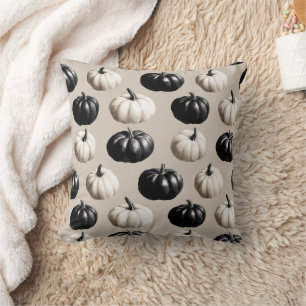Schwarz-Weiß-Pumpkin-Falldesign Kissen