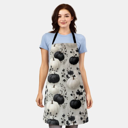 Schwarz-Weiß-Pumpkin-Falldesign Schürze (Getragen)