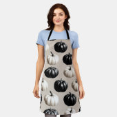 Schwarz-Weiß-Pumpkin-Falldesign Schürze (Getragen)