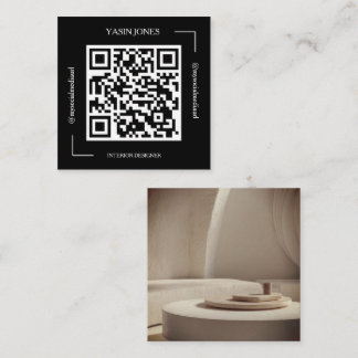 Schwarz-Weiß-QR-Code-Inneneinrichter Quadratische Visitenkarte