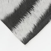 Schwarz-Weiß-Realistische Zebra-Pelz-Textur Fleecedecke (Ecke)