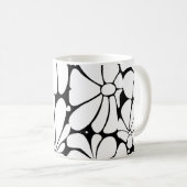 Schwarz-Weiß-Retro-70er-Blume Grafikdesign Kaffeetasse (VorderseiteRechts)