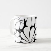 Schwarz-Weiß-Retro-70er-Blume Grafikdesign Kaffeetasse (Vorderseite Links)