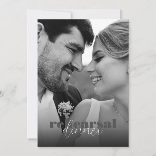 Schwarz & Weiß: Retro Script Probe Dinner Einladung (Vorderseite)