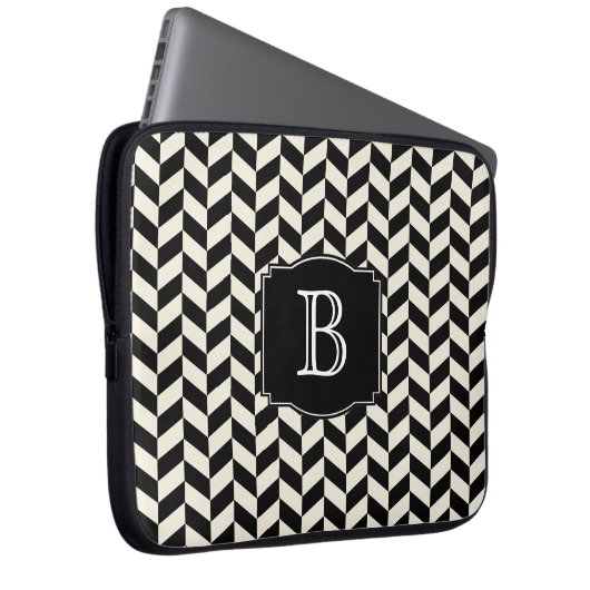 Schwarz-Weiß-Ringelknochen-Muster mit Monogramm Laptopschutzhülle (Vorne Rechts)