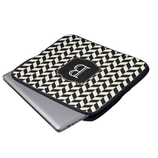 Schwarz-Weiß-Ringelknochen-Muster mit Monogramm Laptopschutzhülle (Vorne Knopf)