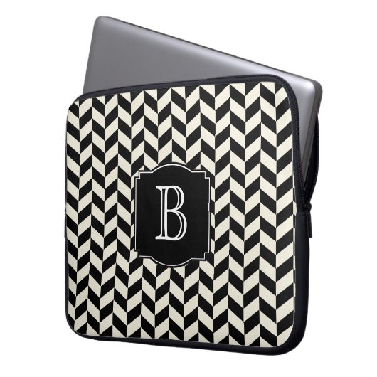 Schwarz-Weiß-Ringelknochen-Muster mit Monogramm Laptopschutzhülle (Vorderseite Links)