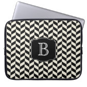 Schwarz-Weiß-Ringelknochen-Muster mit Monogramm Laptopschutzhülle (Vorderseite)